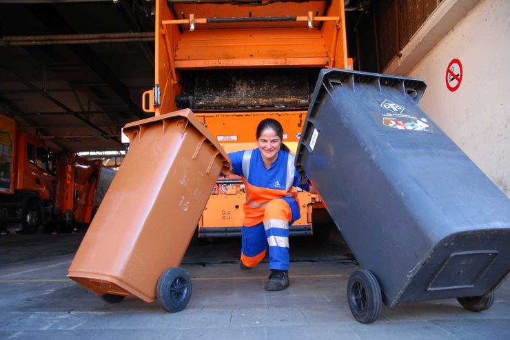 Relevant (1): Müllladerin / Nach dem Applaus wieder die Frechheiten: Alltag bei der hauptstädtischen Müllabfuhr