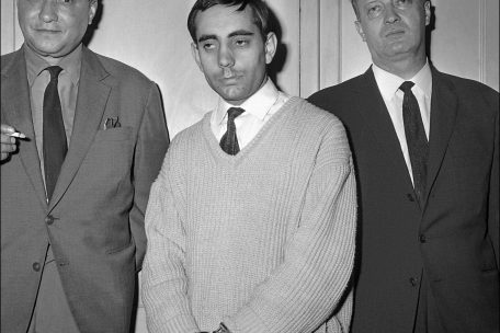 L&rsquo;arrestation de Lucien L&eacute;ger (au centre), dit &bdquo;L&rsquo;Etrangleur&ldquo;