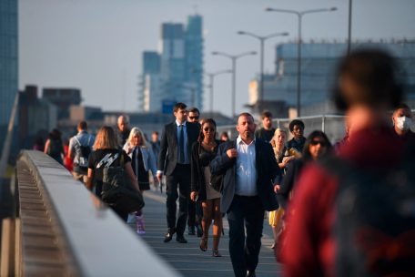 Großbritannien / Beschäftigung steigt in Rekordtempo - Über Vorkrisenniveau