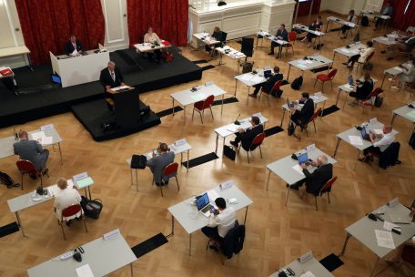 Drittimpfungen für Ältere / CovidCheck für Krankenhäuser: Chamber stimmt Anpassungen der Corona-Maßnahmen zu