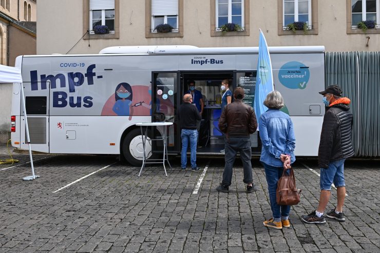Corona-Retro / 63,6 Prozent aller Luxemburger Einwohner vollständig geimpft – Weniger Fälle als in Vorwoche