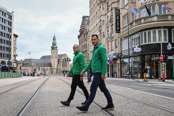 Bahnhofsviertel / Ein Rundgang „à vos côtés“: Streetworker im Dienste der Nachbarschaft 