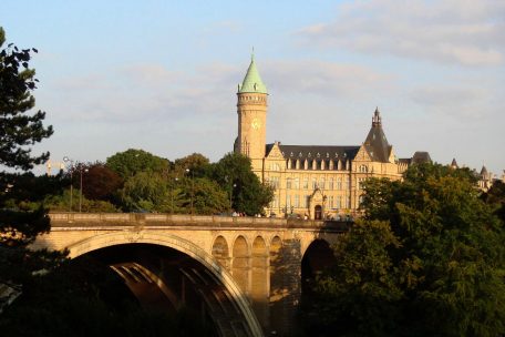 Statec  / Handel, Homeoffice und Hochzeiten: So spiegelt sich Luxemburgs Corona-Jahr in Zahlen wider 