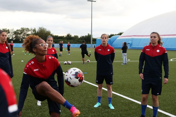 FLF-Frauen gegen England / „Die Mädels genießen das“