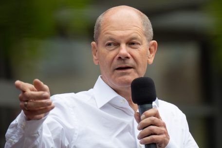 Olaf Scholz hat Angela Merkels &bdquo;Raute&ldquo; geklaut