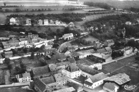 Im 18. Jahrhundert gab es noch viele Höfe in Colmar-Berg, unter anderem den Conzemius-Hof (unten auf dem Foto zu sehen)