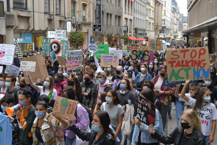 Youth for Climate / Luxemburger Jugend streikt gegen unzureichende Klimapolitik