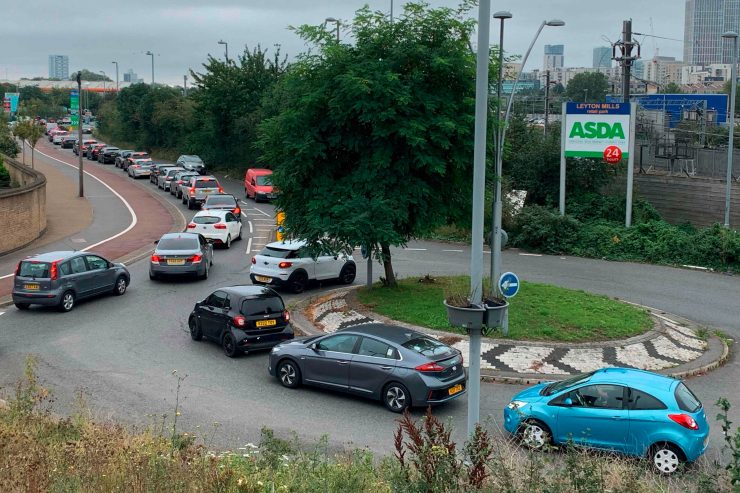 Kriseninsel Großbritannien / Nach Chaos an Tankstellen sollen Arbeitskräfte aus dem Ausland die Versorgungskrise richten