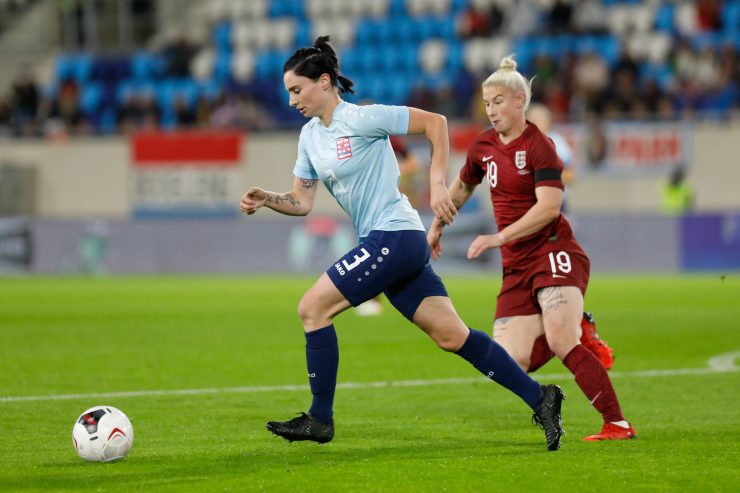 Fußball / FLF-Nationalspielerin Jessica Berscheid: „Es war uns wichtig, die Köpfe nie hängen zu lassen“