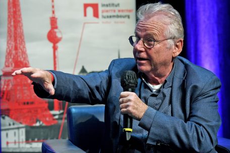 Daniel Cohn-Bendit meint, Deutschland m&uuml;sse noch &uuml;ber eine Beteiligung an der franz&ouml;sischen Atombombe nachdenken