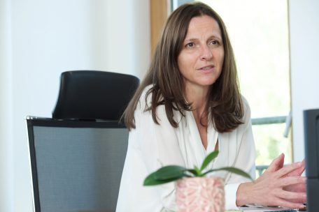 Flore Schank leitet die „Cellule de coordination“, die Schnittstelle zwischen Bildungs- und Gesundheitsministerium