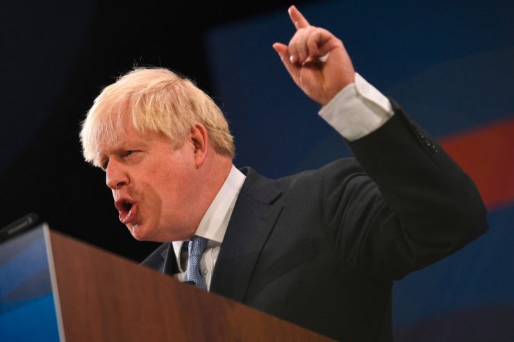 Trotz Versorgungskrise / Premier Boris Johnson verspricht Briten zum Abschluss des Tory-Parteitags höhere Löhne