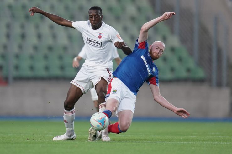 FLF-Kaderneuling Michael Omosanya / Eine Überraschung kommt selten allein