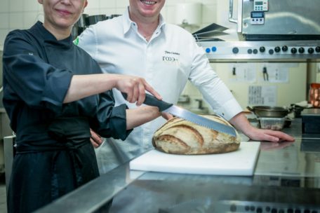 Küchenchef Yann Castano und sein Team verwöhnen mit Köstlichkeiten aus der Küche die Gäste im „De Feierwon Kirchberg“