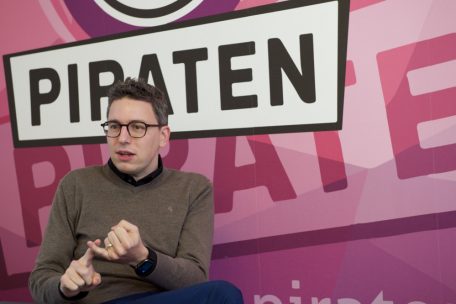 Corona-Maßnahmen / Warten auf Details: Oppositionsparteien reagieren verhalten auf Verschärfung der Covid-Regeln