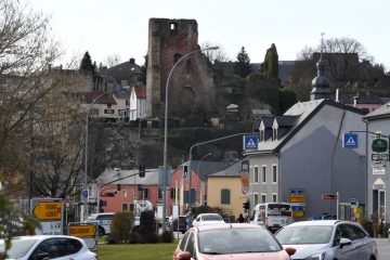 Hesperingen / In Toilette versteckt: Mann vergreift sich an Grundschülerin