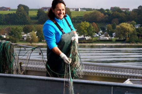 Das Einholen der 100 m langen Netze erfordert viel Kraft und Ausdauer