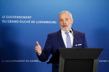 Covid-Check auf der Arbeit / Dan Kersch: „Wenn ich mich nicht impfen lassen will, dann muss ich eben bezahlen“