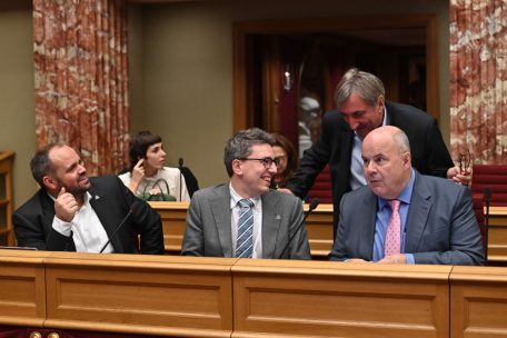 Lage der Nation / Zwischen Schwarzmalerei und Lobhudelei: Parlamentarier debattieren über Bettels Rede