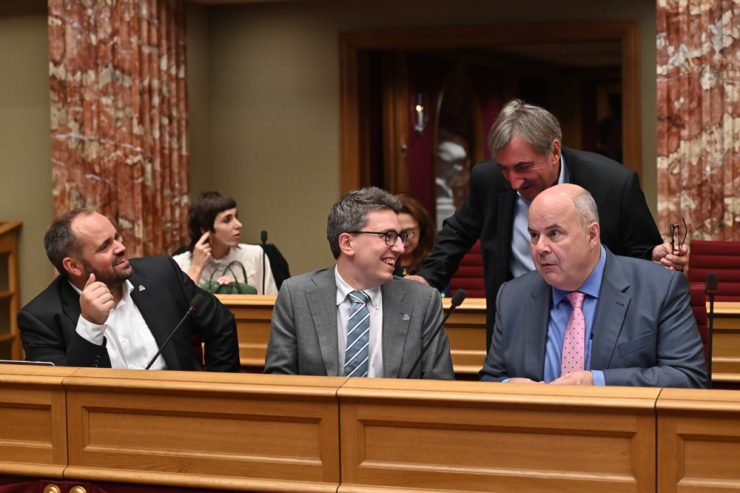 Lage der Nation / Zwischen Schwarzmalerei und Lobhudelei: Parlamentarier debattieren über Bettels Rede