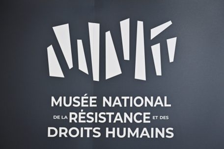 Das neue Logo soll an die Spaltung der Gesellschaft erinnern