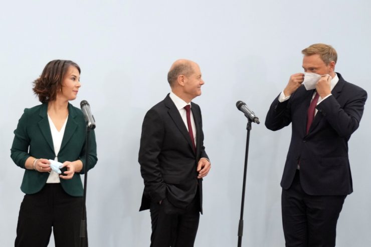 In Deutschland steht die Ampel auf Durchfahrt / SPD, Grüne und FDP steigen in Koalitionsverhandlungen ein