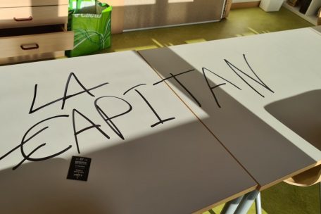 Auf zahlreichen Oberfl&auml;chen haben die T&auml;ter die Aufschrift &bdquo;La Capitan&ldquo; hinterlassen