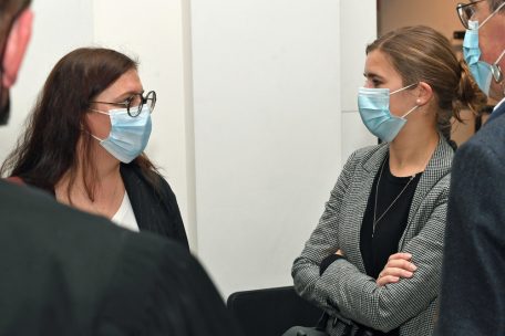 Stéphanie Weydert (l.) und Elisabeth Margue (r.) sollen eigentlich für den Neuanfang der CSV stehen. Erst müssen sie sich aber im sogenannten Freundeskreis-Prozess verantworten.