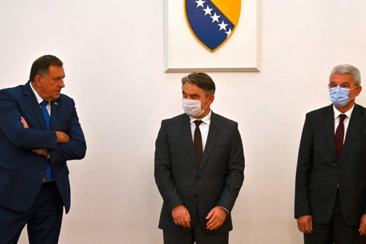 Bosnien / Überreizte Sezessionskarte: Serbenführer Milorad Dodik bugsiert sich ins Abseits