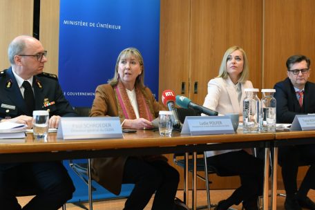 Paul Schroeder, Generaldirektor des CGDIS, Lydie Polfer, Pr&auml;sidentin des CGDIS-Verwaltungsrats, Innenministerin Taina Bofferding und Alain Becker, Direktionsbeauftragter der zivilen Sicherheit im Innenministerium