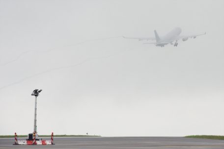 Vor dem Abflug in Luxemburg werden die am Ziel erwünschten Dokumente streng kontrolliert. Andernfalls drohen Strafen.