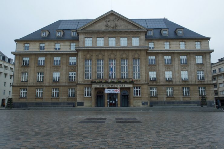 Mitten in Esch / Räuber schlägt am helllichten Tag Senioren nieder – und flüchtet mit der Beute