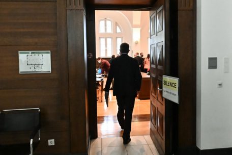 Freundeskreis-Prozess / Können verurteilte Straftäter Ämter bekleiden und sich zur Wahl stellen?