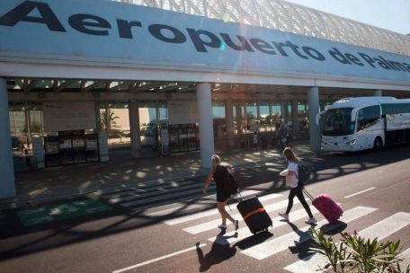 Spanien / Flüchtlinge kommen per Flugzeug nach Mallorca