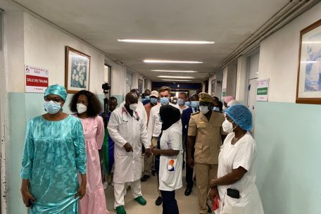 Erklärungen im Regionalkrankenhaus von Saint-Louis – es wurde Ende des 19. Jahrhunderts errichtet und leistet immer noch zentrale Dienste für die Stadt und die Region