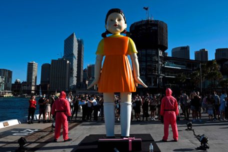 Netflix / Platon, Aristoteles und Henker in roten Overalls: Wie gefährlich ist das Netflix-Phänomen „Squid Game“?