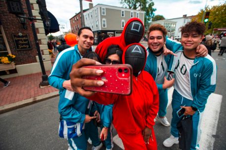 Halloween in Salem, Massachusetts: Henker und Spieler vereinen sich f&uuml;r ein Selfie