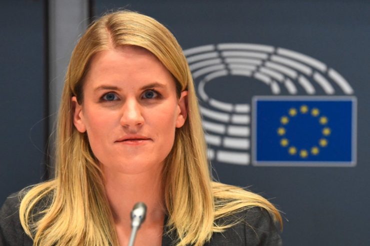Anhörung im EP / Facebook-Insiderin fordert strengere Regeln