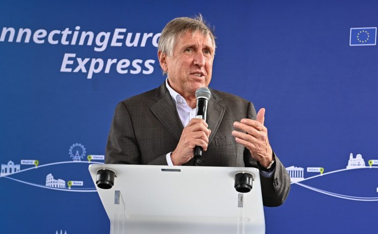 Soziale Medien / Bausch is back: Minister eröffnet neuen „offiziellen“ Account auf Twitter