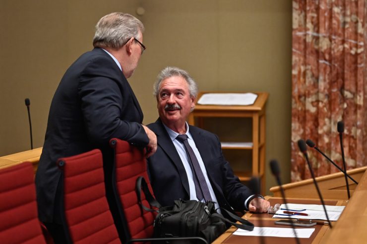 Parlament / Opposition zerpflückt außenpolitische Erklärung