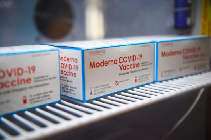 Nebenwirkungen / Gesundheitsministerium: Wer unter 30 ist, soll keinen Moderna-Impfstoff mehr bekommen