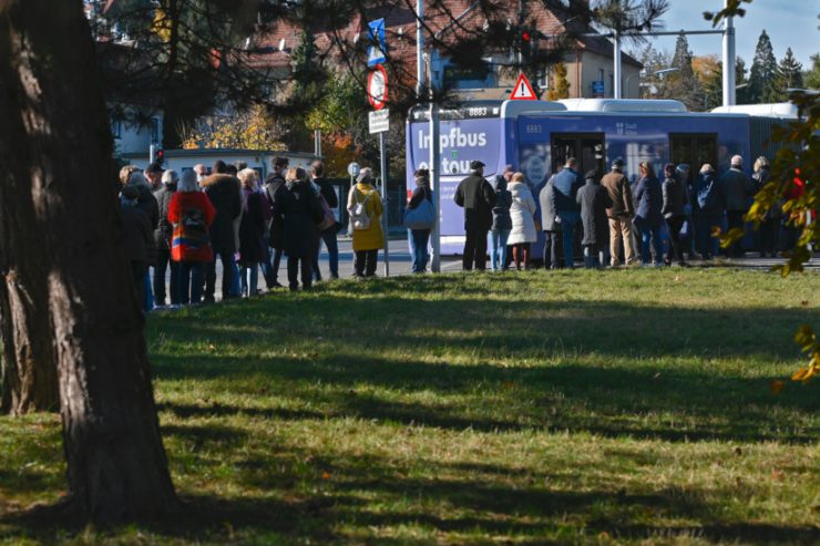 Lockdown für Ungeimpfte in Österreich / Wie zögerliche Politik und Corona-Ignoranten ins Desaster führten