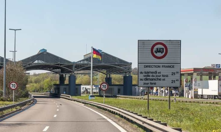 Schlimmeres verhindert / Betrunkener Fahrer wollte seinen LKW in falscher Richtung auf die Autobahn steuern