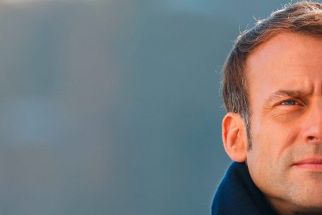 Présidentielle 2022 en France / Emmanuel Macron avance ses pions sans le dire, mais sans guère de mystère