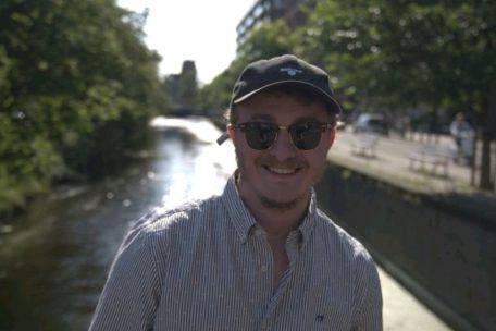 Timo meint, dass der akademische Grad Bettel viele T&uuml;ren ge&ouml;ffnet hat