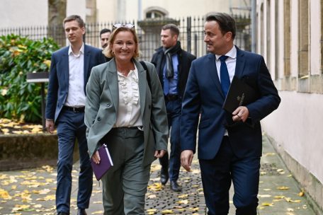 „Verbreitung drosseln“ / Nach Booster-Impfung für alle – weitere Maßnahmen nicht ausgeschlossen