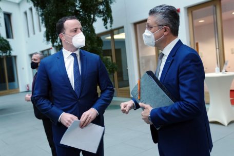 RKI / Wieder Inzidenz-Höchstwert und Warnungen vor fünfter Welle in Deutschland