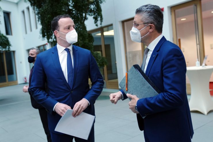 RKI / Wieder Inzidenz-Höchstwert und Warnungen vor fünfter Welle in Deutschland