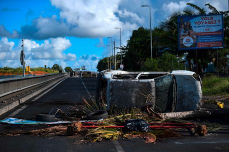 Épreuve de force  / L’agitation aux Antilles françaises prend un tour préoccupant pour Paris