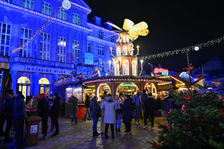 Trotz Aufforderung der Beh&ouml;rden: Nicht alle Besucher trugen Maske am Dienstagabend